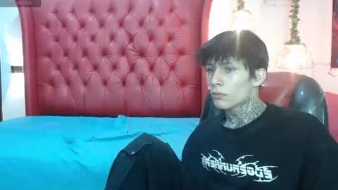 Snapshot of cry_thereal chatting on June 29, 2026, 10:15 am cry_thereal online show from June 29, 2026, 10:15 am
