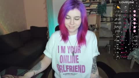 Snapshot of cryptobjgirlv2 chatting on December 19, 2025, 1:07 pm Lilith online show from December 19, 2025, 1:07 pm