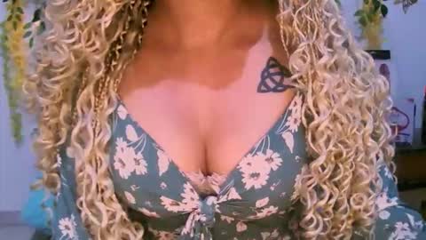 Snapshot of crysrus chatting on November 19, 2025, 1:05 am crysrus online show from November 19, 2025, 1:05 am