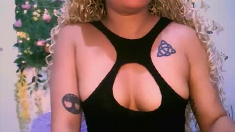 Snapshot of crysrus chatting on November 23, 2025, 11:48 pm crysrus online show from November 23, 2025, 11:48 pm