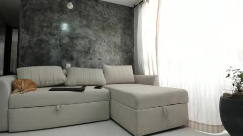 Snapshot of crysstal_jenner chatting on November 16, 2025, 9:31 pm Cryss online show from November 16, 2025, 9:31 pm