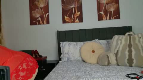 Snapshot of crystal_ray_777 chatting on January 12, 2026, 8:25 pm CRYSTAL online show from January 12, 2026, 8:25 pm