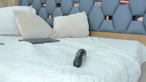 crystal_sm online show from November 12, 2025, 3:12 pm