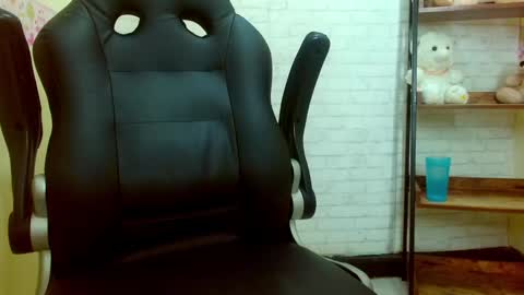 I AM CRYSTAL online show from March 7, 2025, 9:48 pm