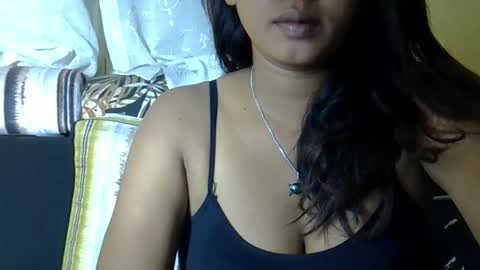 crystalbellax online show from June 3, 2026, 6:27 am