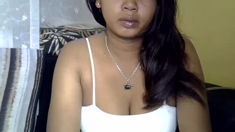 crystalbellax online show from June 25, 2026, 6:29 am