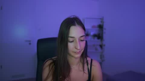 Crystalbrunette18 online show from April 13, 2026, 7:52 pm