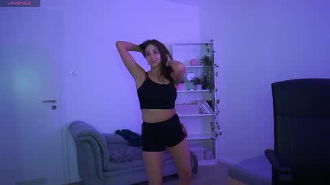 Crystalbrunette18 online show from April 18, 2026, 7:07 pm