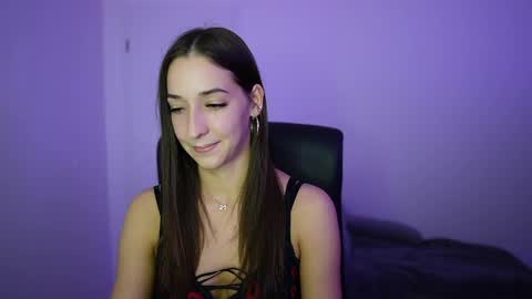 Crystalbrunette18 online show from May 5, 2026, 7:44 pm