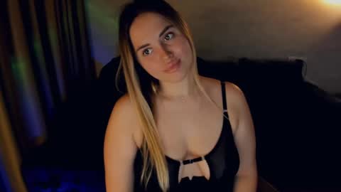 Snapshot of crystalemily chatting on February 17, 2025, 8:04 pm crystalemily online show from February 17, 2025, 8:04 pm