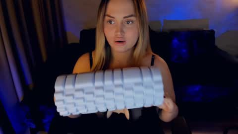 Snapshot of crystalemily chatting on February 28, 2025, 8:18 pm crystalemily online show from February 28, 2025, 8:18 pm