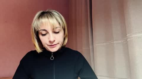 Snapshot of crystalfever_ chatting on May 8, 2026, 7:08 pm Mary online show from May 8, 2026, 7:08 pm