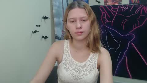 Stella online show from November 19, 2025, 7:19 am