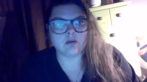 Snapshot of crystalizzzee chatting on January 3, 2025, 6:11 am Herekittykitty69 online show from January 3, 2025, 6:11 am