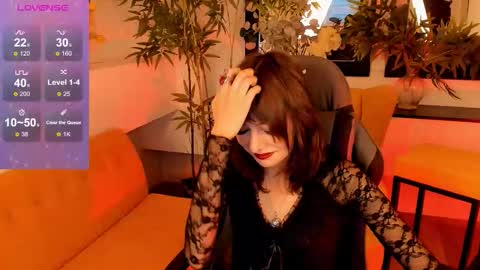 crystallbloom online show from September 12, 2025, 1:33 pm