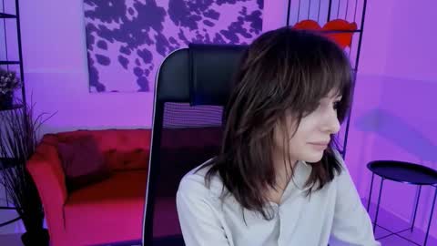 crystallbloom online show from October 7, 2025, 2:31 am