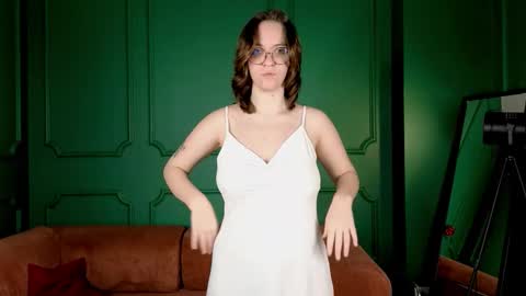 Snapshot of crystallglow chatting on January 13, 2026, 2:33 pm Kitty online show from January 13, 2026, 2:33 pm