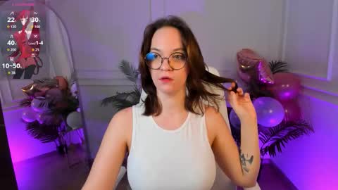 Snapshot of crystallglow chatting on February 4, 2026, 9:53 pm Kitty online show from February 4, 2026, 9:53 pm