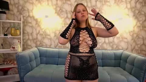 crystallpaws_ online show from March 12, 2026, 7:25 am