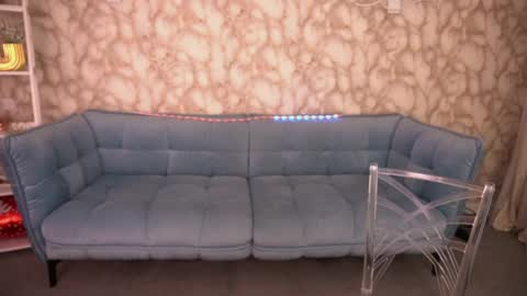 crystallpaws_ online show from April 4, 2026, 5:49 am