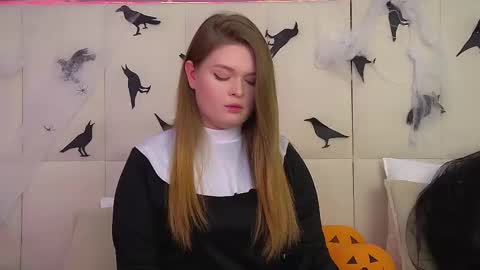 Crystal online show from October 31, 2025, 8:15 am