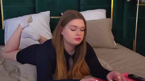 Crystal online show from February 3, 2026, 2:53 am