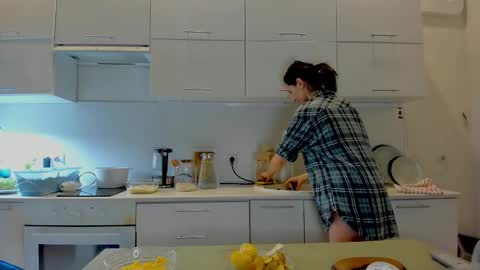 Maria online show from December 4, 2025, 3:27 am