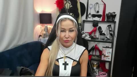 CrystalHotty online show from October 31, 2025, 5:52 am