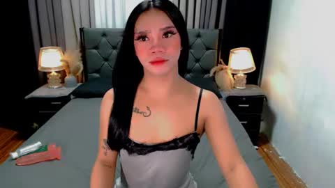 Snapshot of crytastal_lust1212 chatting on June 19, 2026, 9:35 am bea takashi online show from June 19, 2026, 9:35 am