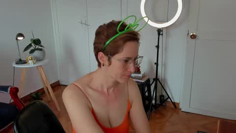 Snapshot of cuddlingbunnny chatting on December 12, 2024, 3:16 pm Leonela online show from December 12, 2024, 3:16 pm