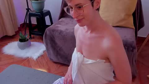 Snapshot of cuddlingbunnny chatting on February 23, 2025, 6:12 pm Leonela online show from February 23, 2025, 6:12 pm