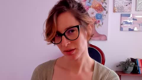 Snapshot of cuddlingbunnny chatting on December 5, 2025, 5:20 pm Leonela online show from December 5, 2025, 5:20 pm