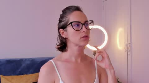 Snapshot of cuddlingbunnny chatting on March 27, 2026, 8:30 pm Leonela online show from March 27, 2026, 8:30 pm
