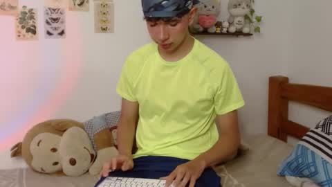 Cuddly online show from March 27, 2026, 10:20 pm