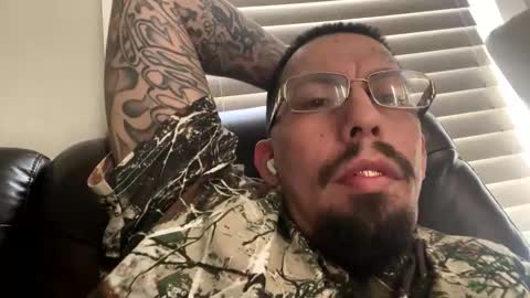 cuete2100 online show from November 22, 2025, 5:12 pm