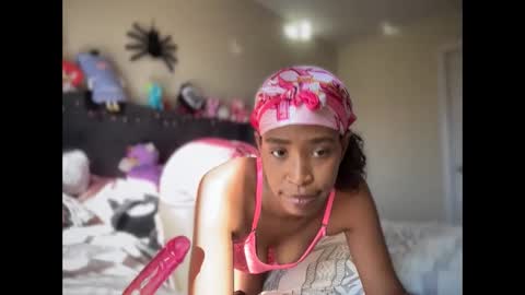 Snapshot of cum2charmxx chatting on October 27, 2025, 4:22 pm cum2charmxx online show from October 27, 2025, 4:22 pm