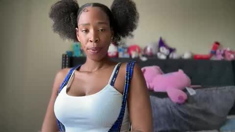 Snapshot of cum2charmxx chatting on April 25, 2026, 5:43 pm cum2charmxx online show from April 25, 2026, 5:43 pm