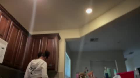 Snapshot of cum2charmxx chatting on May 1, 2026, 6:34 pm cum2charmxx online show from May 1, 2026, 6:34 pm