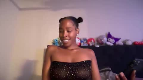 Snapshot of cum2charmxx chatting on May 8, 2026, 10:42 am cum2charmxx online show from May 8, 2026, 10:42 am