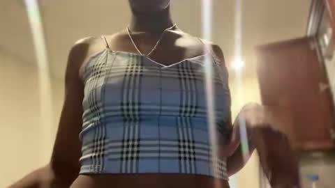 Snapshot of cum2charmxx chatting on May 13, 2026, 1:30 pm cum2charmxx online show from May 13, 2026, 1:30 pm