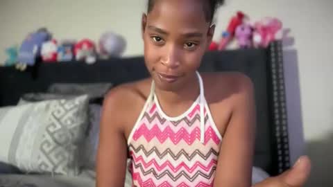 Snapshot of cum2charmxx chatting on May 20, 2026, 12:22 pm cum2charmxx online show from May 20, 2026, 12:22 pm