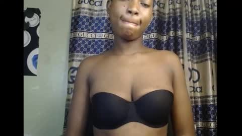 Snapshot of cumebony_petit chatting on October 3, 2025, 9:12 pm cumebony_petit online show from October 3, 2025, 9:12 pm