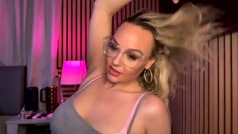 cumguzzlingskank online show from April 5, 2026, 12:08 am