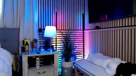 cumguzzlingskank online show from April 8, 2026, 2:50 pm