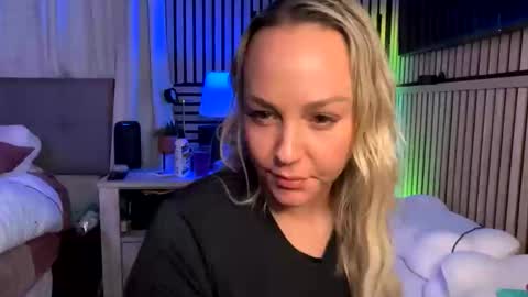 cumguzzlingskank online show from April 10, 2026, 6:29 am