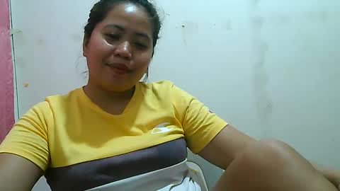 Snapshot of curious_girl247 chatting on January 23, 2025, 12:04 am curious_girl247 online show from January 23, 2025, 12:04 am