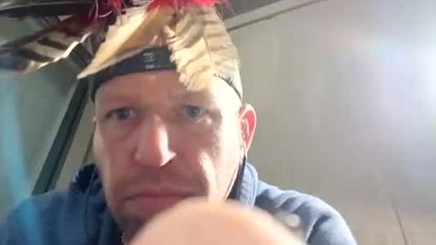 Feathers online show from December 1, 2025, 7:35 am