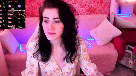 curleyblueeyes online show from March 25, 2026, 2:01 pm