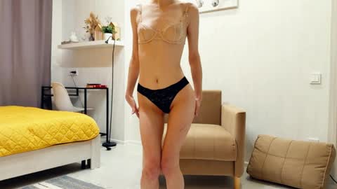 Kira online show from April 28, 2026, 2:27 am