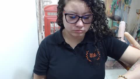 Vannesa online show from October 22, 2025, 6:51 pm